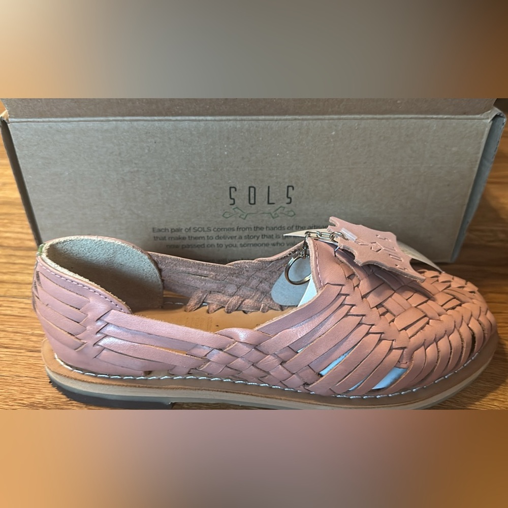 NEW!!! Sols Shoes, light pinkish-tan, genuine leather sandal. Size 7